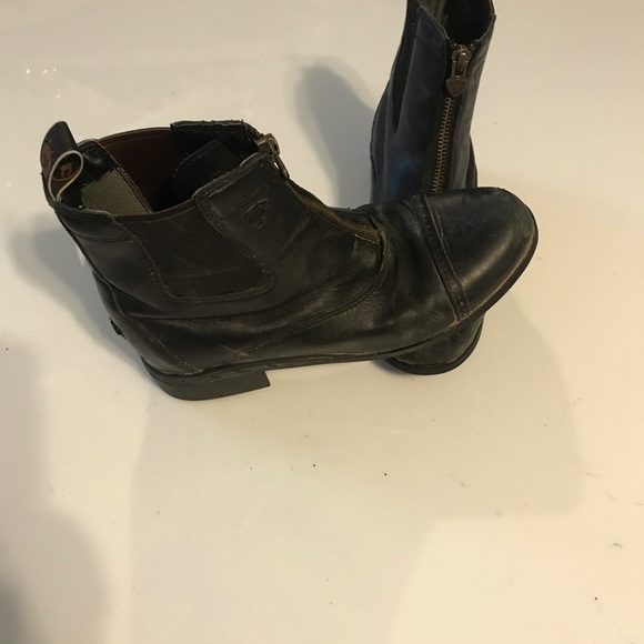 Ariat Other - Ariat boots size 3